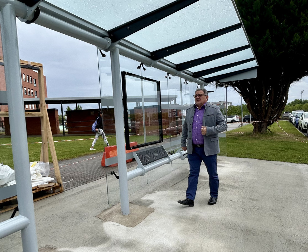 Ponferrada renueva las marquesinas del transporte publico