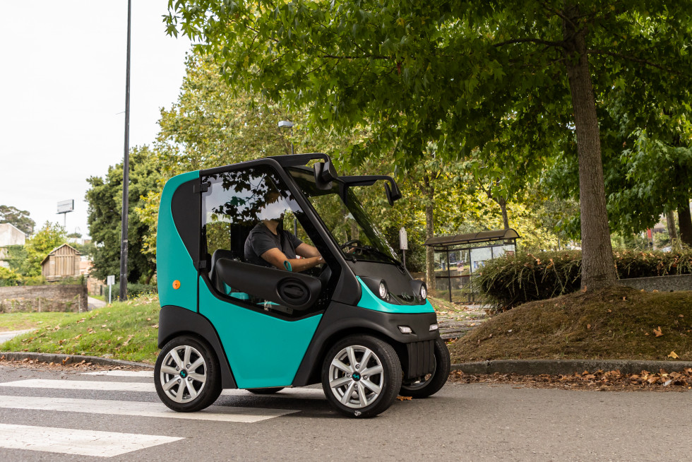 Mobme by castrosua presenta el vehiculo electrico neno