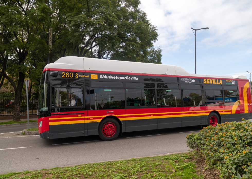 Tussam firma acuerdos marco con iveco man solaris daimler y byd