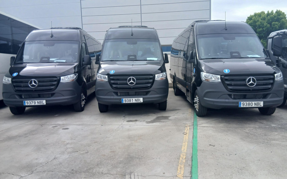 Ibizatours islandbus recibe tres microbuses tourline de altas auto