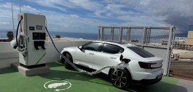 Gbister entrega un cargador hici fast dc a volcanarias servicenter