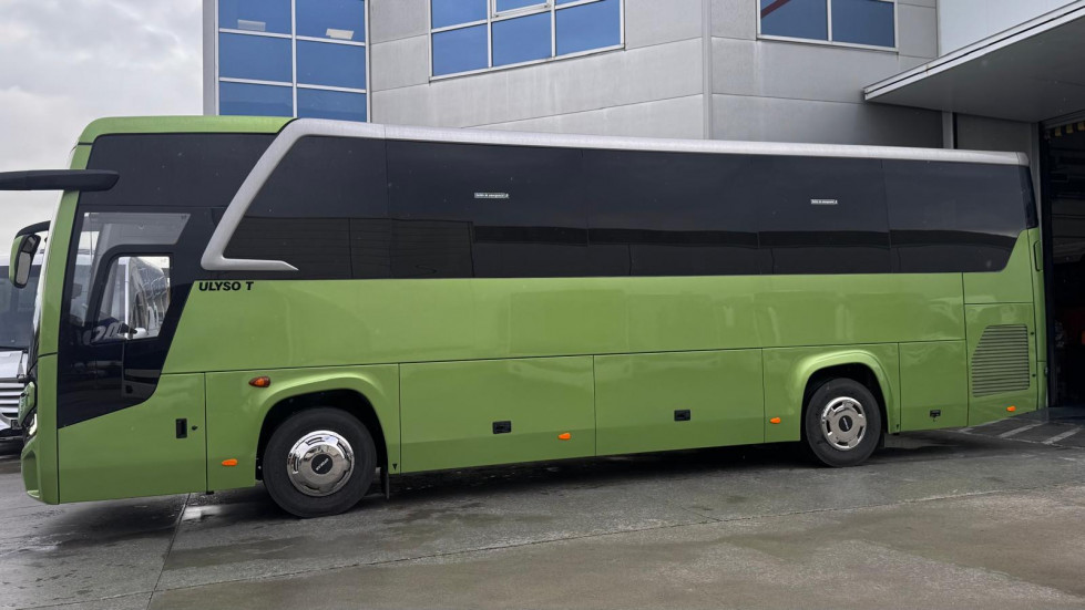 Autocares j dominguez suma a su flota un nuevo ulyso t de otokar