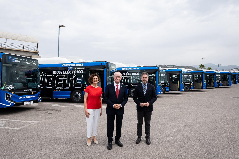 La emt de malaga estrena 14 autobuses electricos de iveco bus