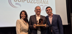 La guipuzcoana recibe el premio guztiok mugituz por su centenario