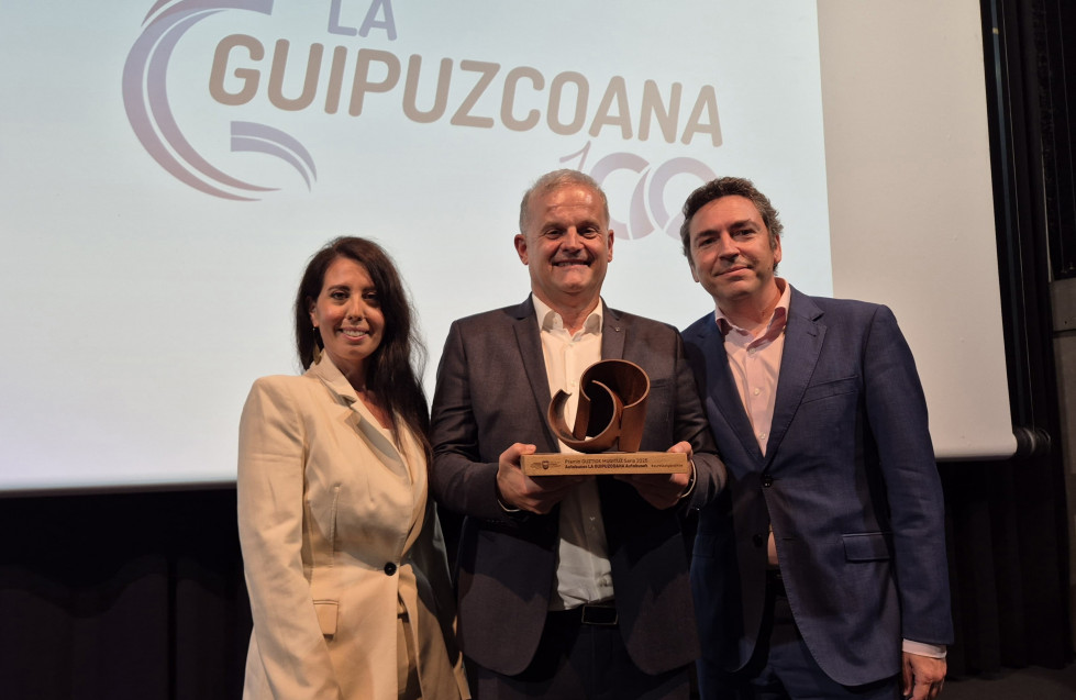 La guipuzcoana recibe el premio guztiok mugituz por su centenario