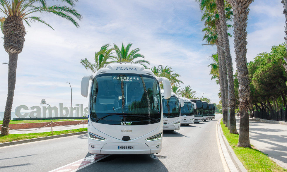 Busplana incorpora seis nuevos autocares a la linea costa dorada barcelona