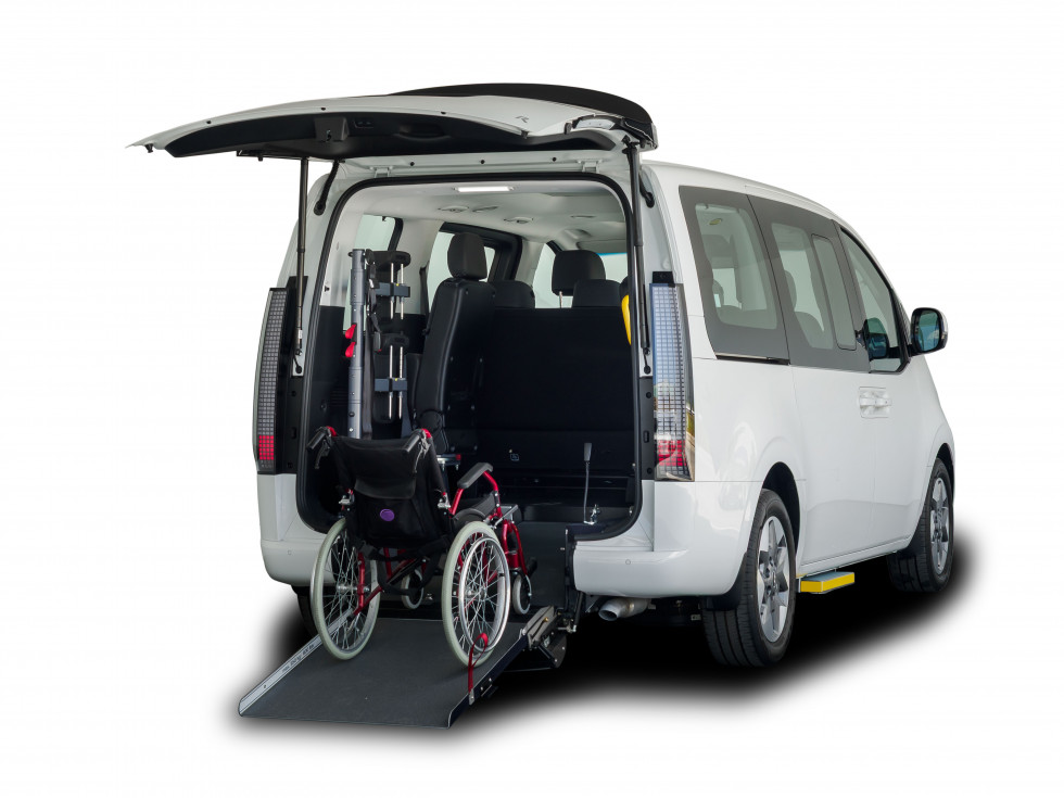 Hyundai se une a rehatrans para lanzar un minibus adaptado