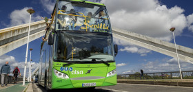 Sevirama y julia travel recurren la adjudicacion del bus turistico de santa cruz