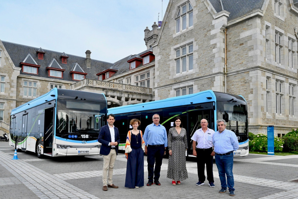 Tus de santander presenta dos autobuses electricos de king long