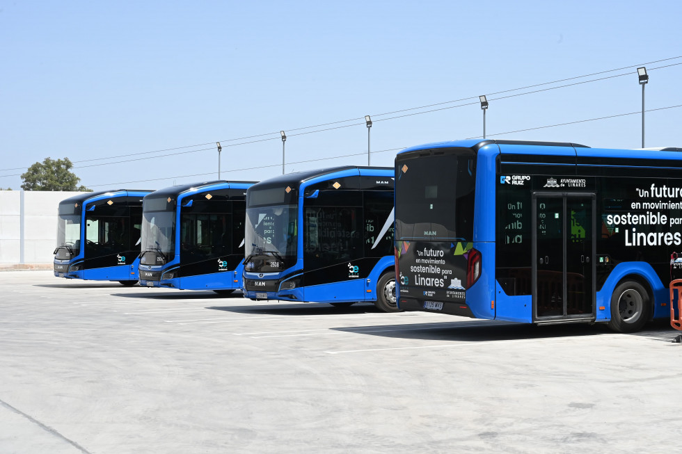 Ruiz inaugura las instalaciones de transportes urbanos de linares