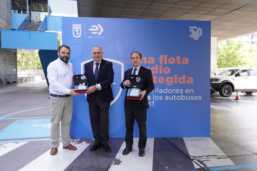 La emt de madrid instala desfibriladores en toda la flota