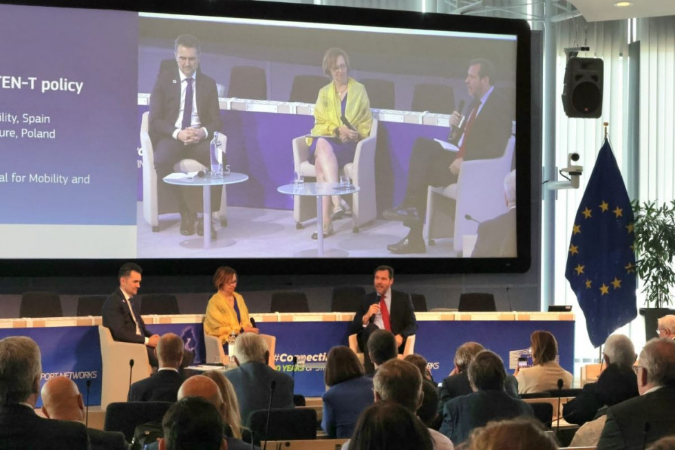 Oscar puente participa en un evento de la red transeuropea de transporte rte t