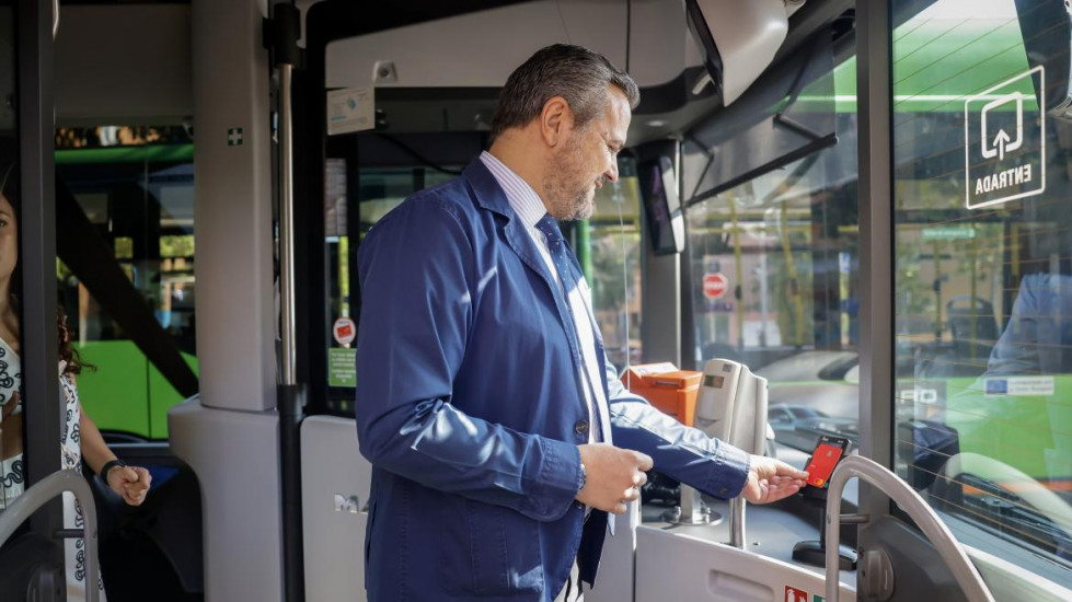 El crtm amplia el pago con tarjeta bancaria a los autobuses interurbanos