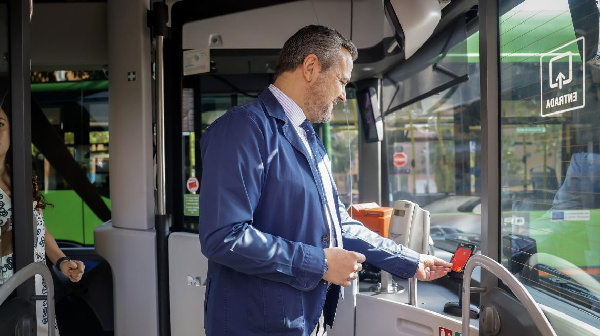 El crtm amplia el pago con tarjeta bancaria a los autobuses interurbanos