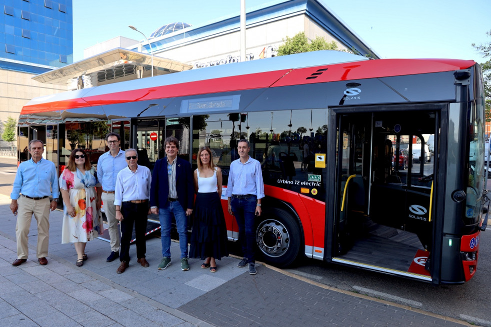 La emt de fuenlabrada presenta cuatro autobuses electricos