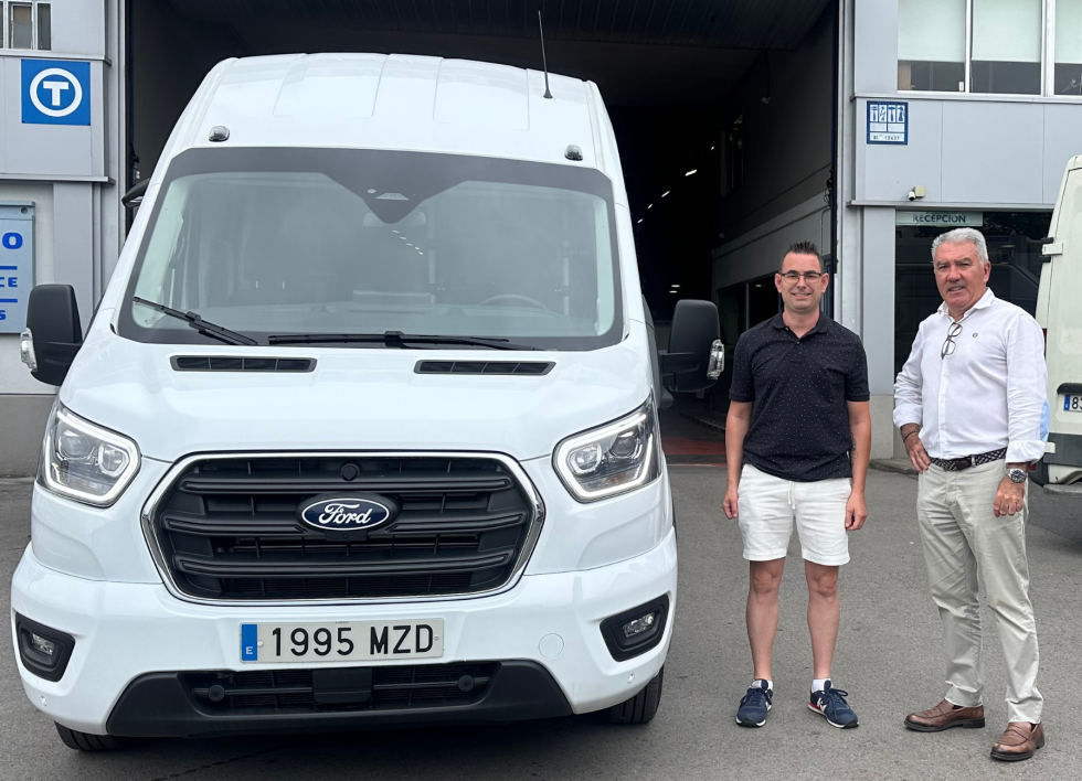 Nocete estrena una ford transit minibus