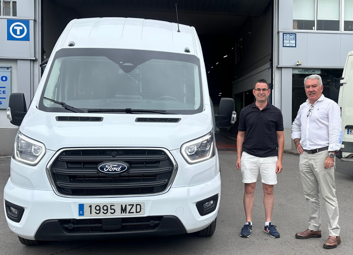 Nocete estrena una ford transit minibus