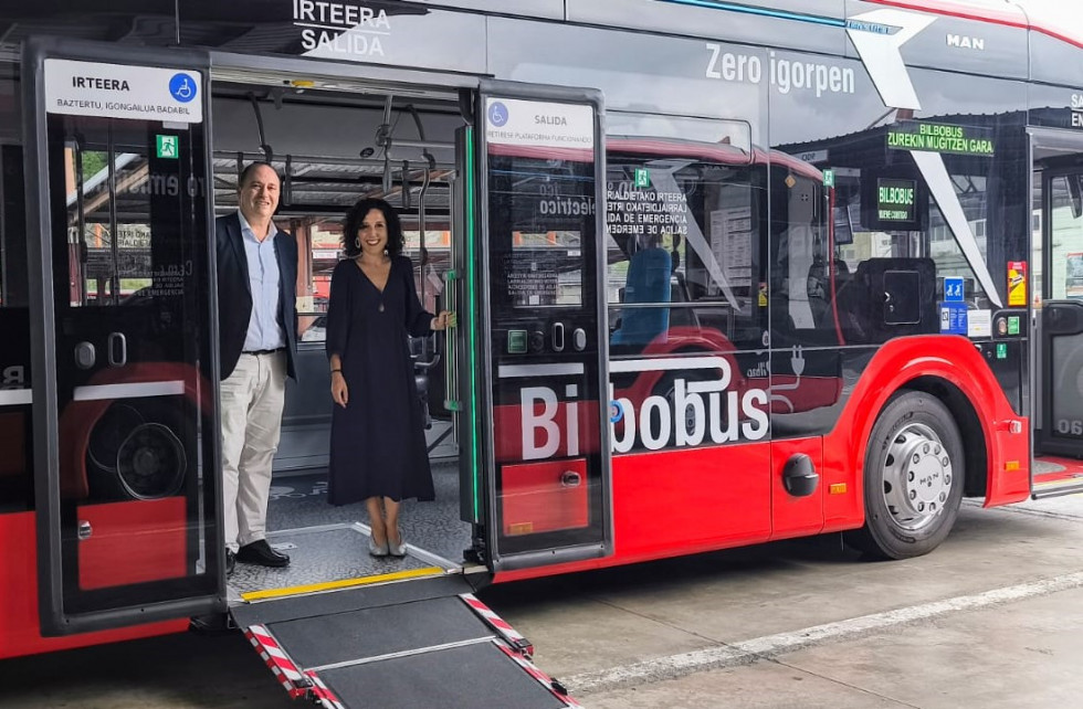 Bilbobus incorpora a su flota cuatro autobuses electricos man