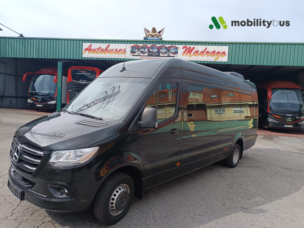 Mobility bus entrega una sprinter transfer 45 a autobuses madrazo
