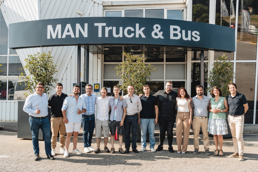 Man ha formado a mas de 200 tecnicos especializados en vehiculo industrial