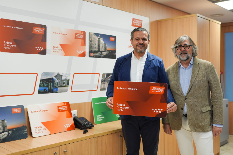 El crtm presenta la nueva imagen de la tarjeta transporte publico