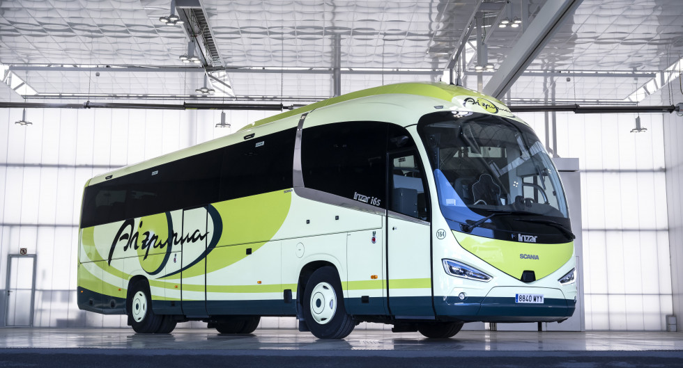 Aizpurua renueva su flota con cinco autocares irizar i6 efficient