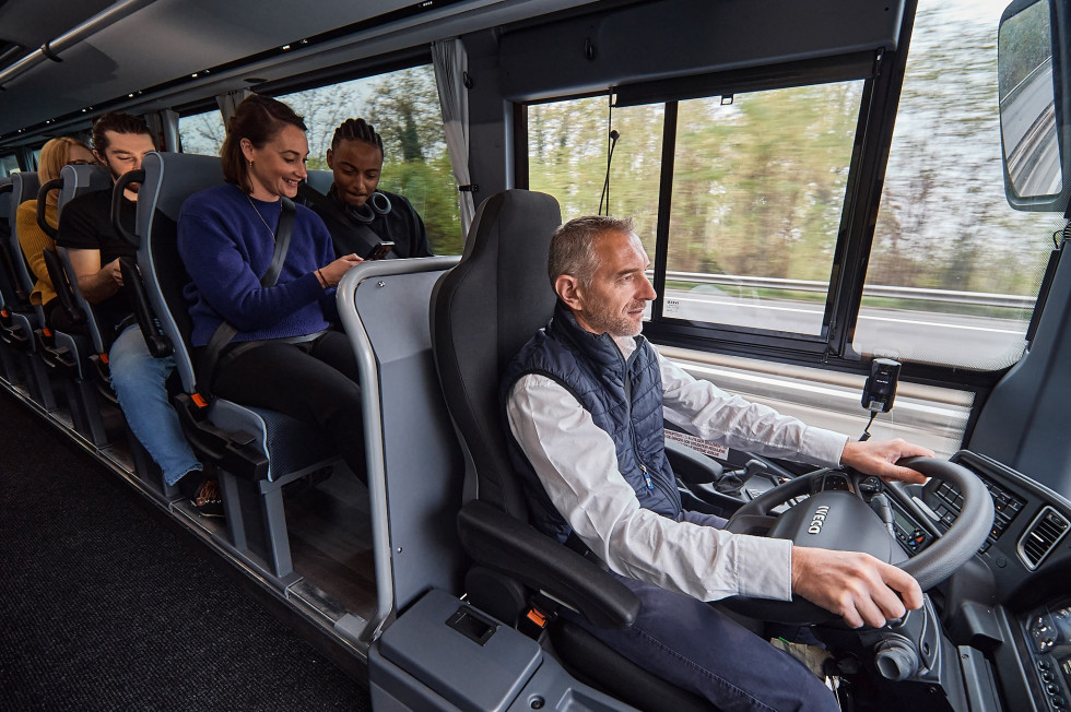 La dgt expide 15602 permisos menos para conducir autobuses que en 2019