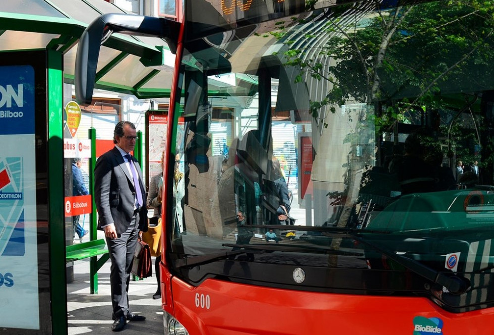 El uso del transporte urbano en autobus crece un 10 en junio