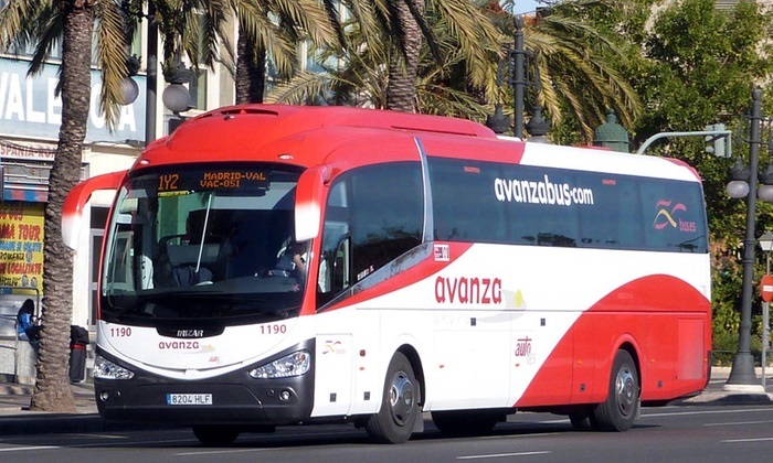 Un autocar de la flota de Avanza.