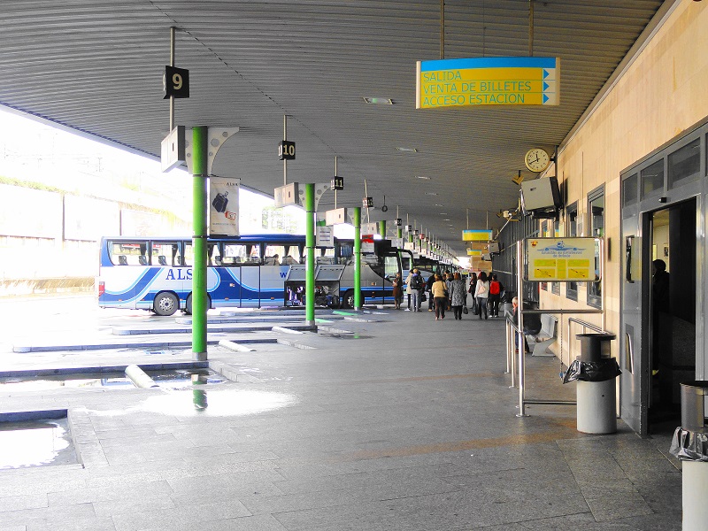 Interior de la estación de autobuses de Oviedo.