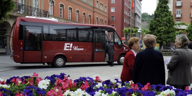 Uno de los microbuses que presta el servicio.