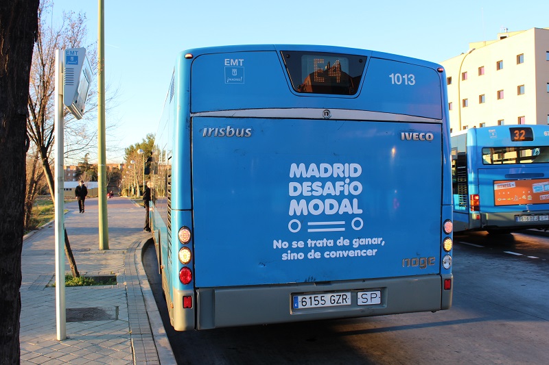 El autobús de la línea exprés E4, antes de comenzar la prueba.