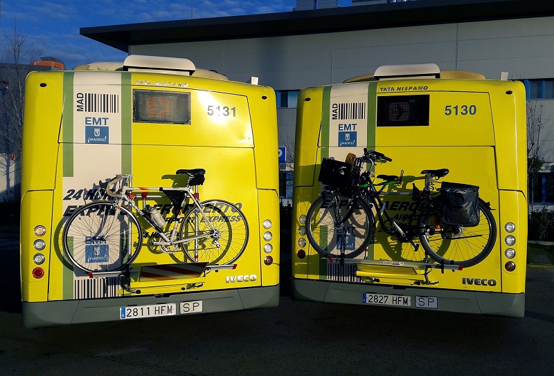 Los autobuses pueden llevar dos bicicletas.