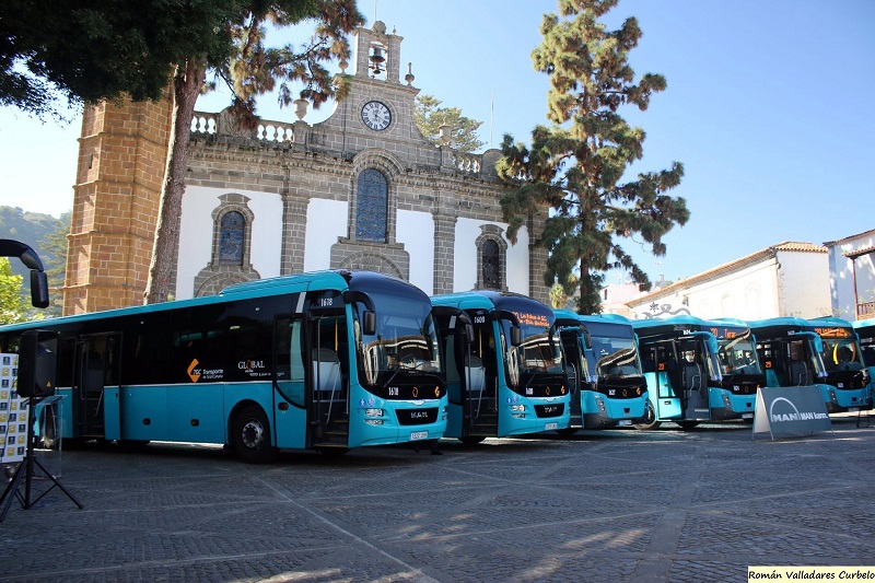 Parte de los autobuses recién presentados./Foto Román Valladares