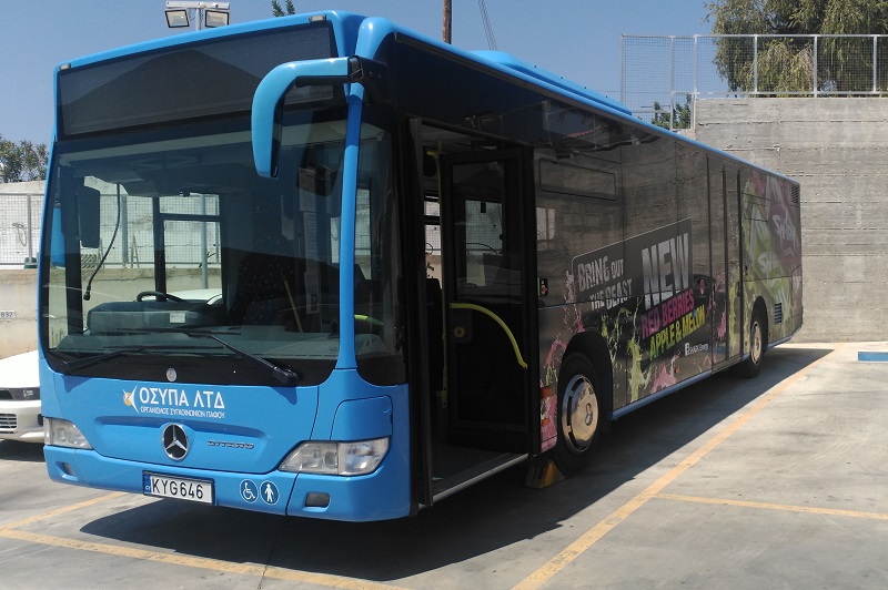 Uno de los autobuses del transporte público de Chipre.