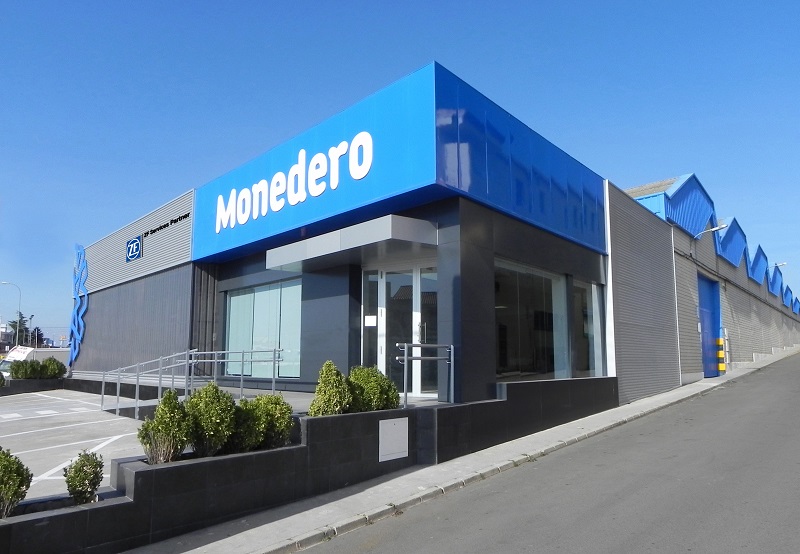 Sede de Monedero con el logotipo de ZF en la fachada.