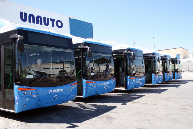 Parte de la flota de autobuses de Unauto.
