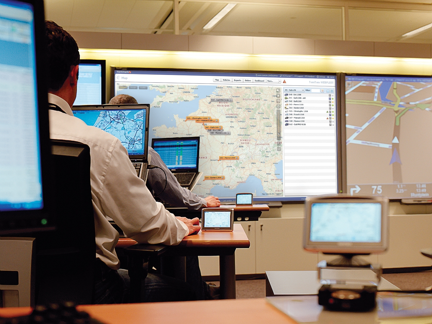 Las soluciones de gestión de flotas conectan a los conductores, los vehículos y los centros de control.