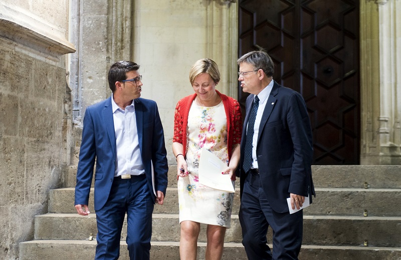 Jorge Rodríguez, María José Salvador y Ximo Puig, tras la presentación del título.